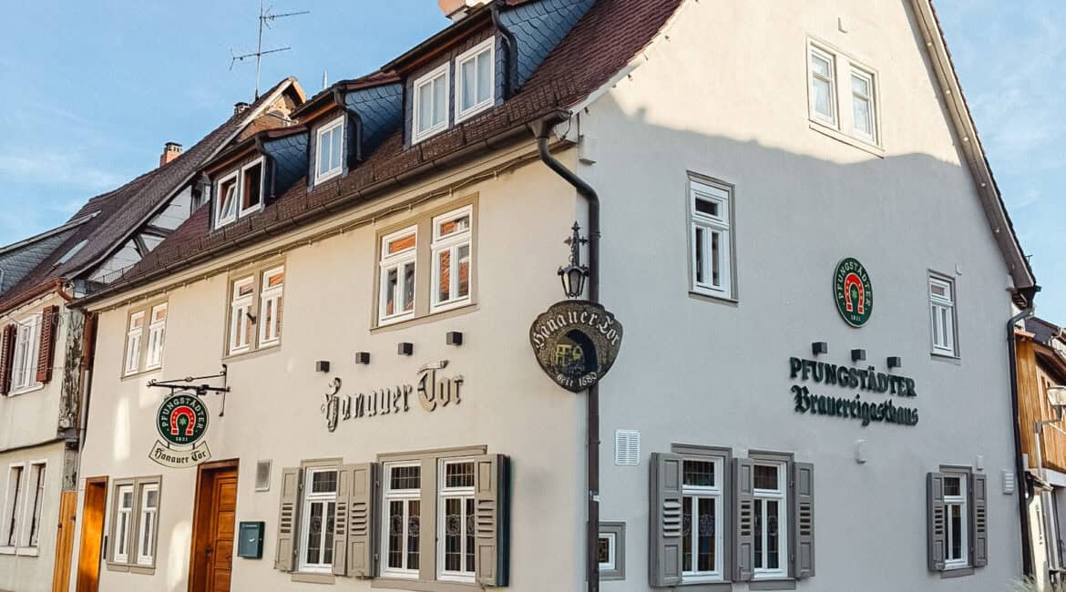 Foto - Außenansicht vom Pfungstädter Brauereigasthaus Hanauer Tor in der Fahrstraße in Babenhausen